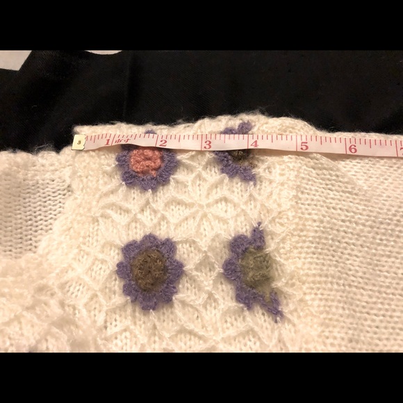 NEW - Button Front Crocheted Knit Flowers Pattern Cardigan Sweater - Picture 11 of 13